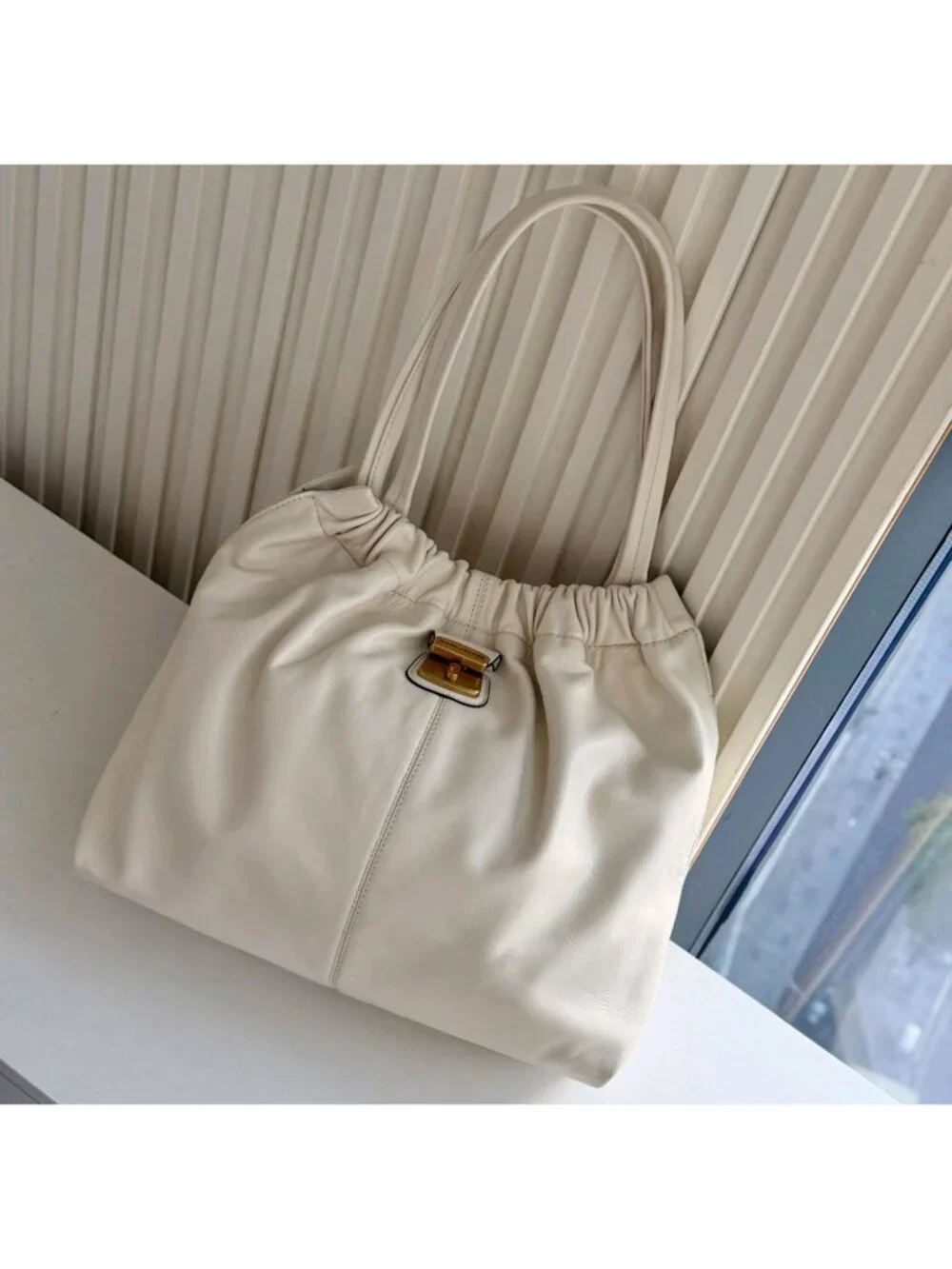 Marc Jacobs The Cristina Chain-Embellished Drawstring Leather Tote Ivory OS